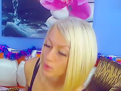 Blonde AngelisDream masturbates