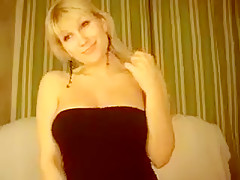JullyStar finger fucks her pussy
