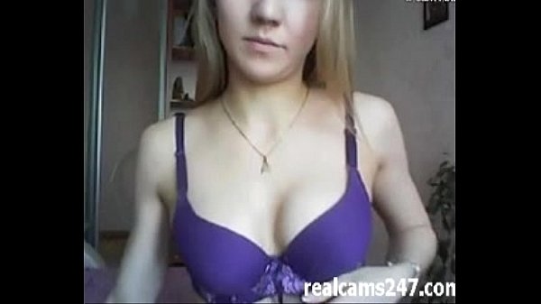 Sexy camgirl playing with tits