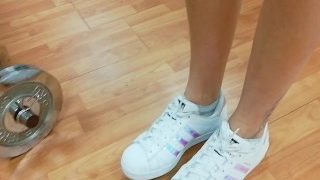 CAM4 Fragile7883 Pierced Italian Babe Masturbates and Squirts at the Gym